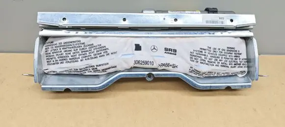 Mercedes-Benz C W204 Knee airbag 2048601902