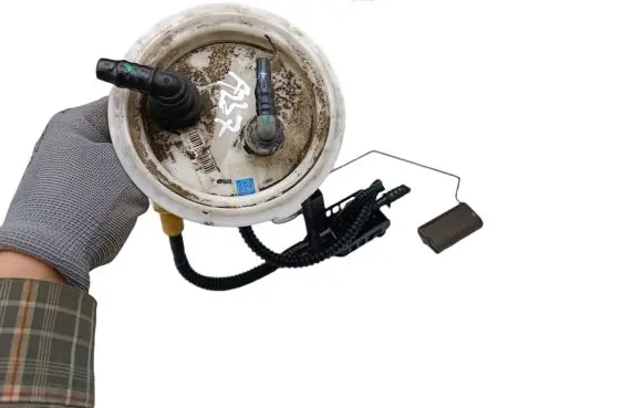 BMW 5 E60 E61 Fuel level sensor 