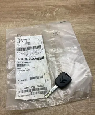 Citroen C4 I Ignition key/card 9170T7