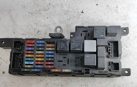 Volvo S60 Fuse module 8637841 518322326 020104100524