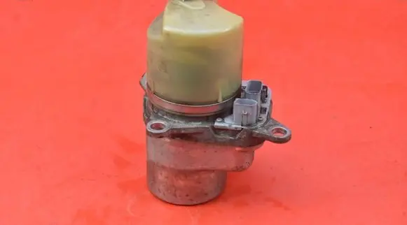Volvo V50 Power steering pump 30748170