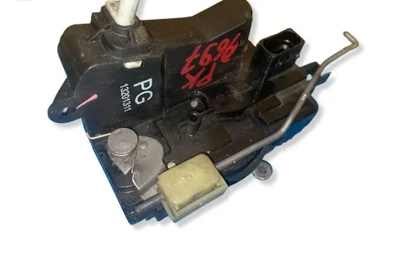 Opel Vectra C Front door lock 13201311