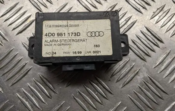 Audi A8 S8 D2 4D Alarm control unit/module 4D0951173D