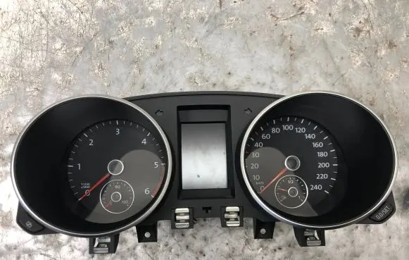 Volkswagen Golf VI Speedometer (instrument cluster) 5K0920872A