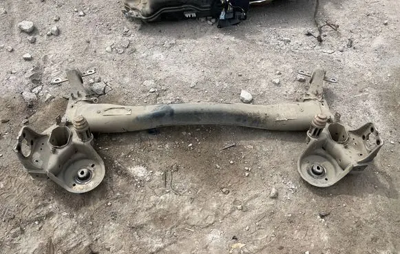 Peugeot 5008 II Rear axle beam 