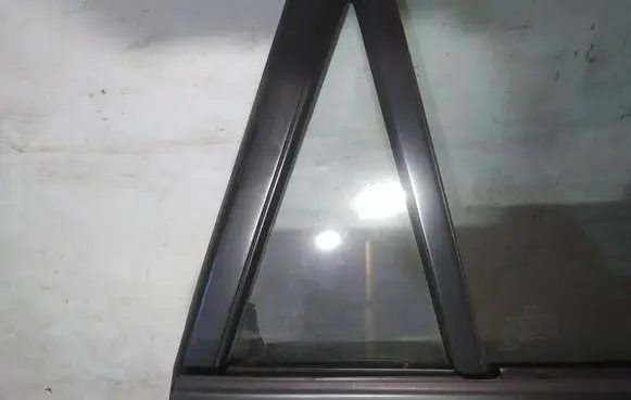 Mazda 3 II Rear vent window glass as2