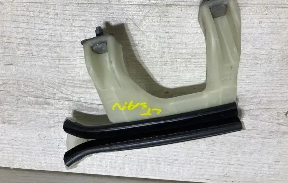 Dacia Sandero III Rear door windshield rail 822198489r