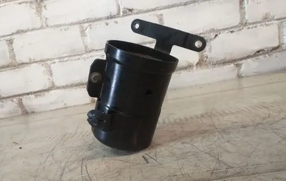 Audi A4 S4 B7 8E 8H Fuel filter bracket/mount holder 8E0201987J