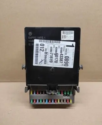 Renault Espace - Grand espace IV Relay mounting block 8200660170 8200643387 8200371619