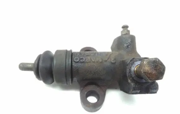 Subaru Forester SF Clutch slave cylinder 