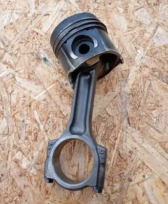 Piston with connecting rod