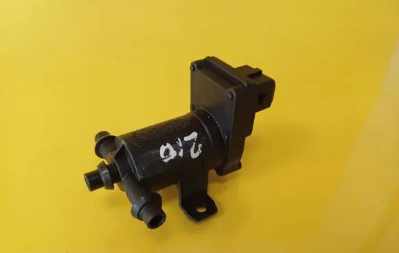 Mercedes-Benz E W210 Turbo solenoid valve A202800178