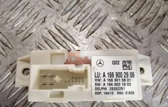 Mercedes-Benz C W204 Light module LCM A1669002906