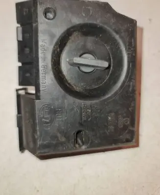 Audi 80 90 B3 Tail light bulb cover holder THK81