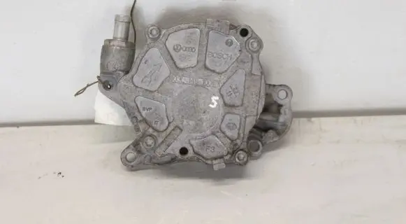 Audi A4 S4 B8 8K Vacuum pump 03L145100F
