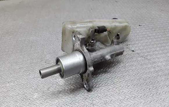 Mitsubishi Colt Master brake cylinder 32067272D