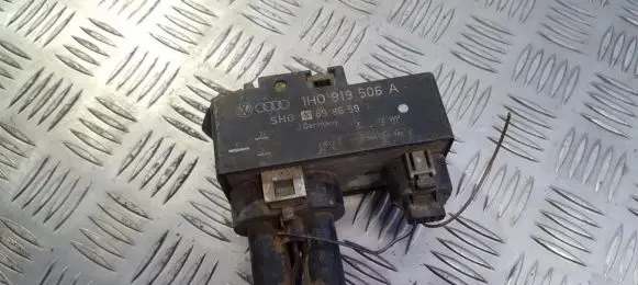 Volkswagen Golf III Coolant fan relay 1h0919506a 898659