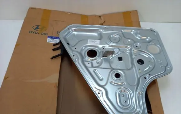 Hyundai ix20 Rear window lifting mechanism without motor 834711K010