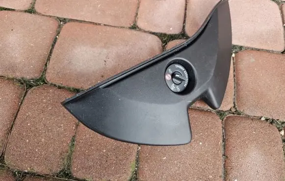 Renault Megane IV Dashboard side end trim 689205425R
