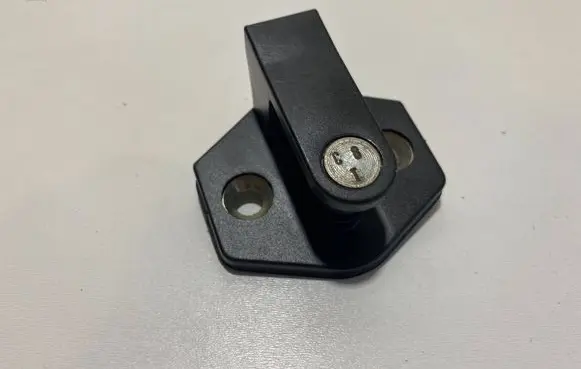 BMW 5 E39 Front door lock loop/hook striker 8176350