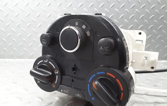 Nissan Note (E12) Climate control unit 275139KK1A H1X00398