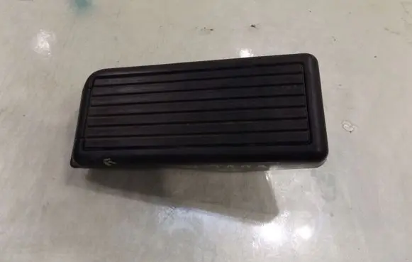 Suzuki Grand Vitara I Foot rest pad/dead pedal 