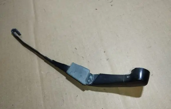 Honda CR-V Rear wiper blade arm