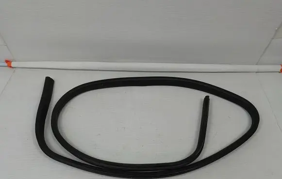 Ford Focus ST Front door rubber seal J008466