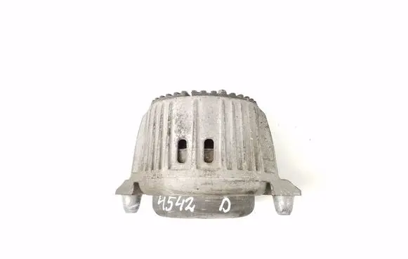 Engine mount bracket