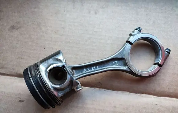 Audi A6 S6 C6 4F Piston with connecting rod 83L82