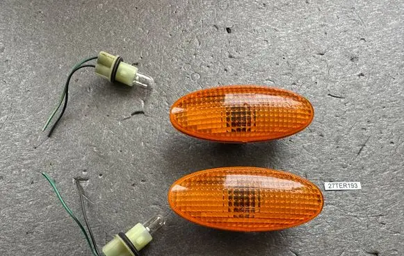 Nissan Terrano Front fender indicator light 261606F605