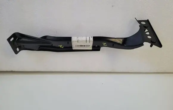 Audi A4 S4 B8 8K Fender mounting bracket 8K0821136