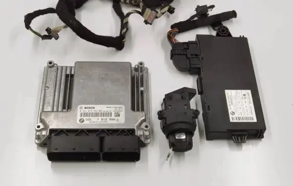 BMW 5 E60 E61 Engine ECU kit and lock set 0281015552 7812500