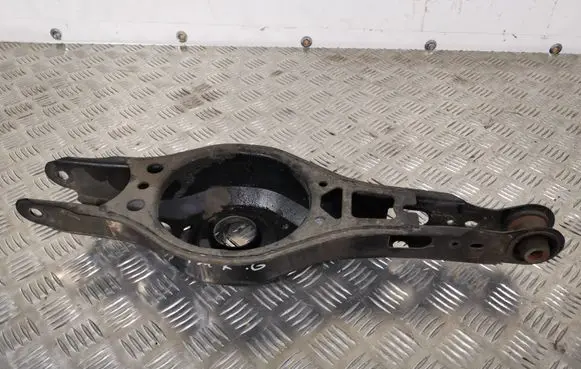 Toyota Prius (XW50) Rear control arm