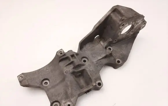 Volkswagen PASSAT B6 Generator/alternator bracket 03L903139D