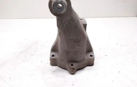 Mercedes-Benz E W212 Engine mounting bracket A6512233504