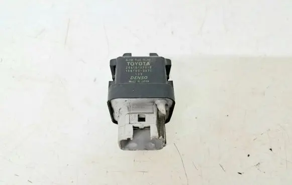 Toyota Avensis T250 Glow plug pre-heat relay 2861067010
