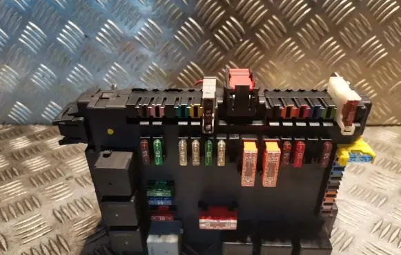 Mercedes-Benz S W221 Fuse box set 2215402050 A2215402050
