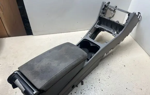 Volkswagen PASSAT B6 Center console 3C0864207B