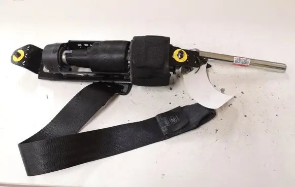 Volvo C30 Front seatbelt 31320499