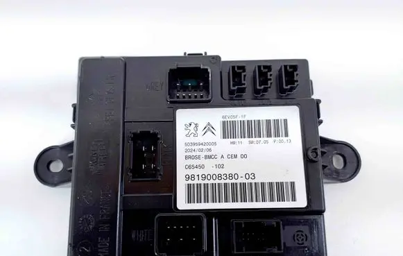 Peugeot 5008 II Other devices 9819008380