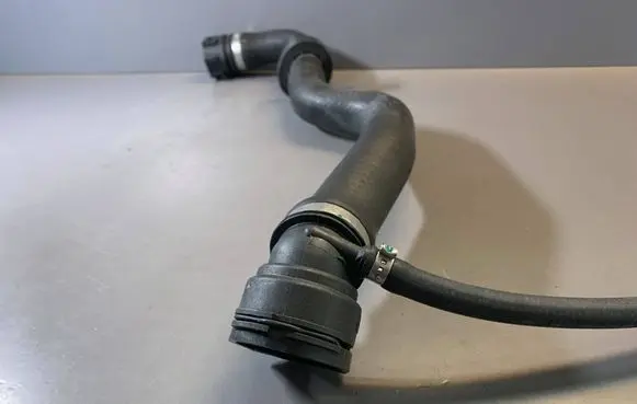 BMW 5 E39 Engine coolant pipe/hose 7785018 11537785018 11532247818