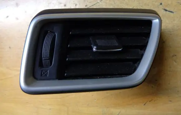 Nissan Qashqai Dashboard side air vent grill/cover trim 687614EA0A