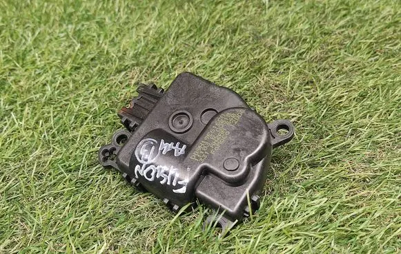 Ford Fusion II Air flap motor/actuator DG9H19E616CA