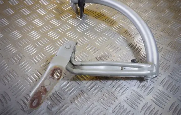 Volkswagen PASSAT B6 Tailgate/trunk/boot hinge 3C5827301