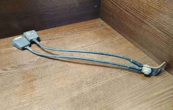 Volkswagen Transporter - Caravelle T4 Middle seatbelt buckle (rear) 