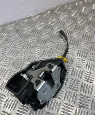 BMW 5 E60 E61 Front door lock 7154628