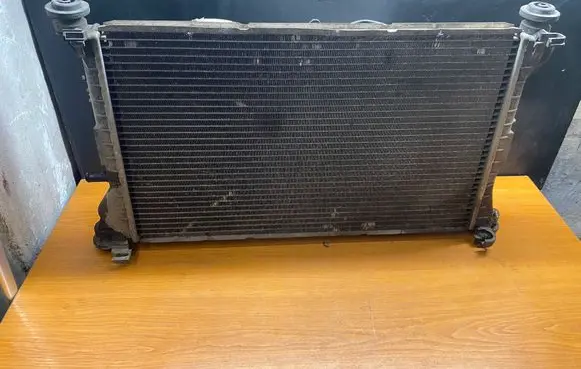 Ford Focus Coolant radiator 8805F04 98AB8C607
