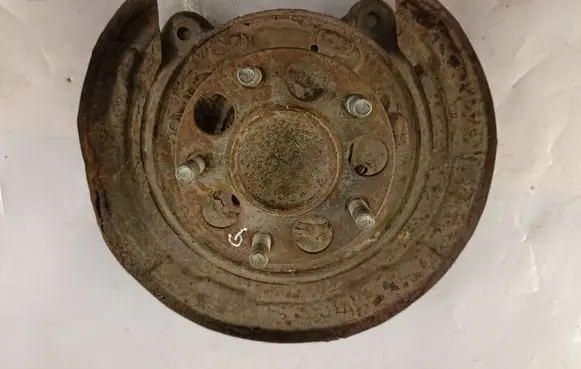 Mitsubishi Grandis Rear wheel hub spindle/knuckle 