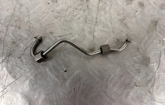 BMW X5M E70 Fuel injector supply line/pipe 